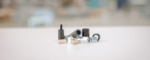 Distanční trubičky (se závitem)